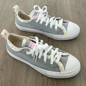 NWOT Converse All Star Chuck Taylor youth shoes